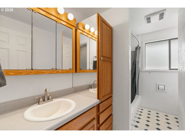 4024 KILDARE St, Eugene, OR 97404