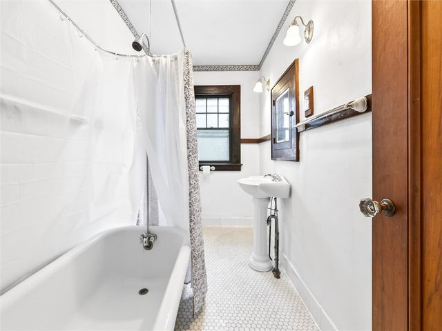 79 Arvine Hts, Rochester, NY 14611