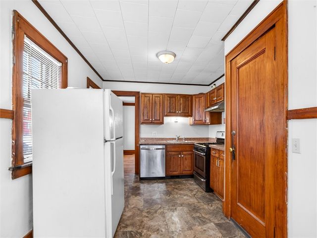 79 Arvine Hts, Rochester, NY 14611