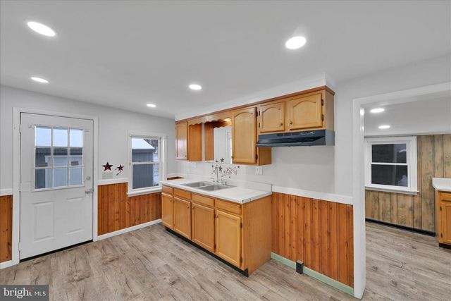 28 W DONALDSON ST, Tremont, PA 17981