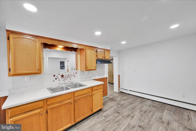 28 W DONALDSON ST, Tremont, PA 17981