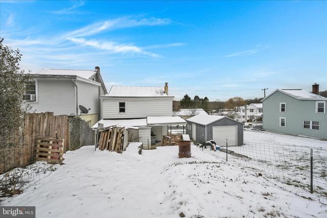 28 W DONALDSON ST, Tremont, PA 17981