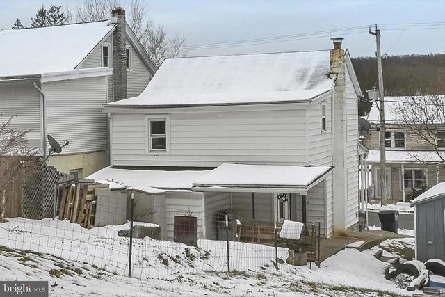 28 W DONALDSON ST, Tremont, PA 17981