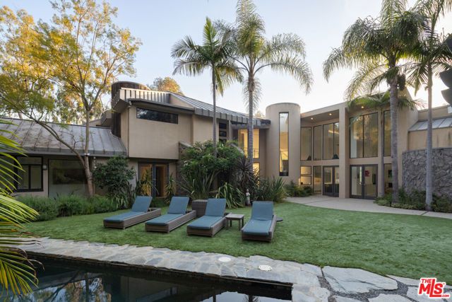 1060 Oakmont Street, Los Angeles, CA 90049