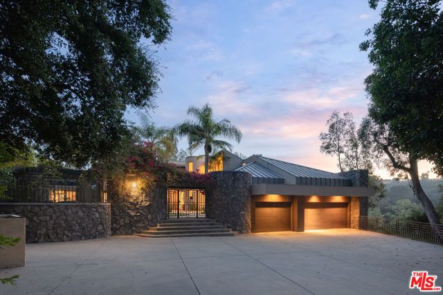 1060 Oakmont Street, Los Angeles, CA 90049