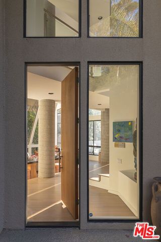 1060 Oakmont Street, Los Angeles, CA 90049