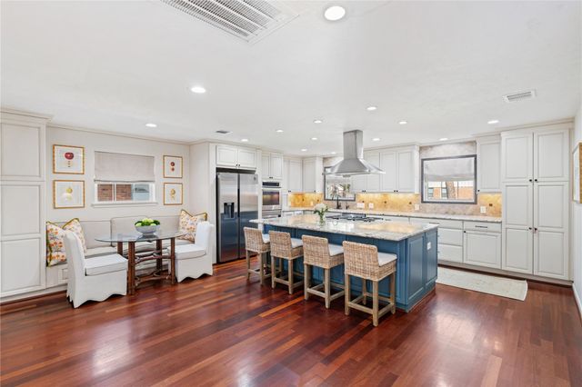 7607 Meadowglen Lane, Houston, TX 77063