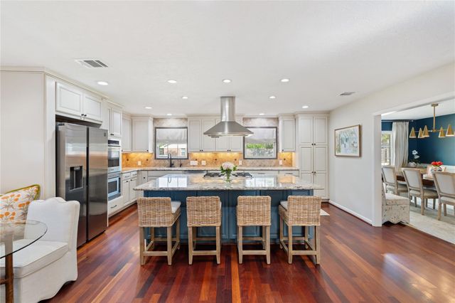 7607 Meadowglen Lane, Houston, TX 77063