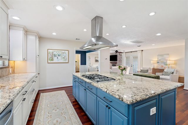 7607 Meadowglen Lane, Houston, TX 77063