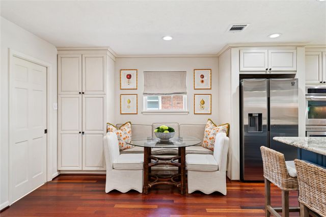 7607 Meadowglen Lane, Houston, TX 77063