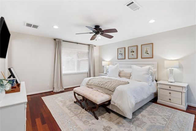 7607 Meadowglen Lane, Houston, TX 77063