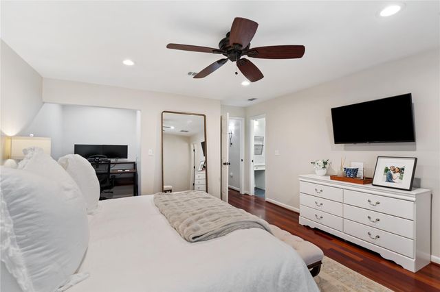 7607 Meadowglen Lane, Houston, TX 77063