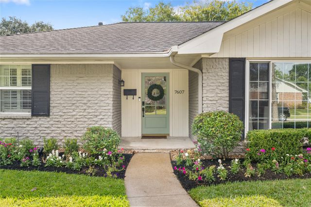 7607 Meadowglen Lane, Houston, TX 77063