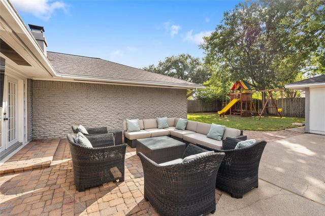 7607 Meadowglen Lane, Houston, TX 77063