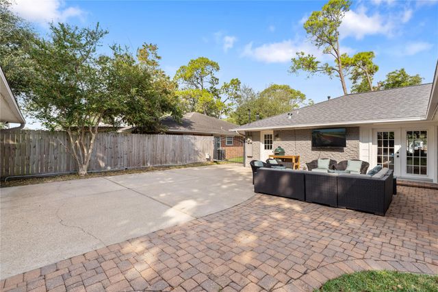 7607 Meadowglen Lane, Houston, TX 77063