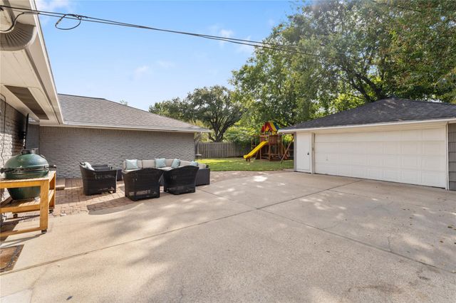 7607 Meadowglen Lane, Houston, TX 77063