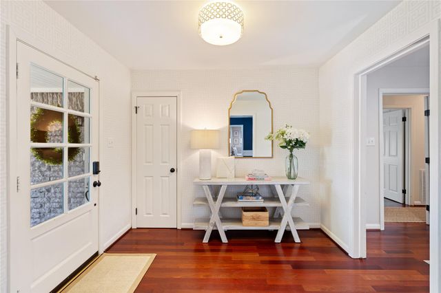 7607 Meadowglen Lane, Houston, TX 77063