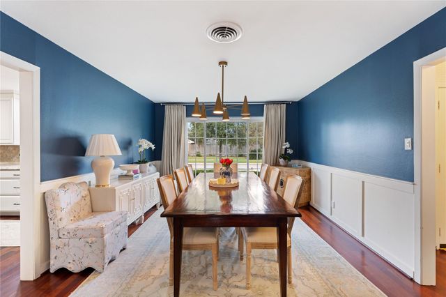 7607 Meadowglen Lane, Houston, TX 77063