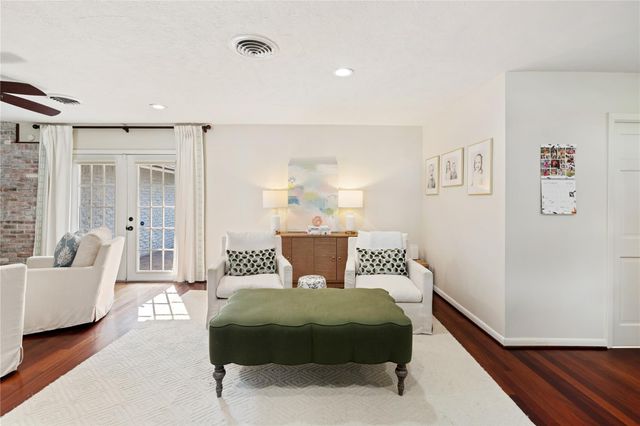 7607 Meadowglen Lane, Houston, TX 77063