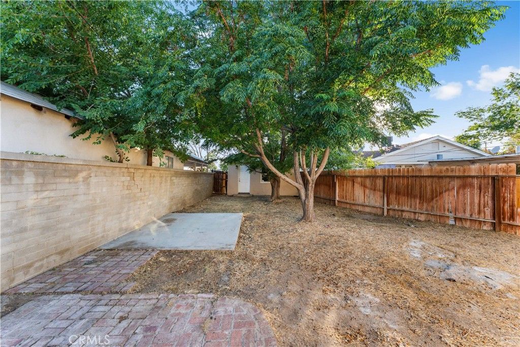 Image 12 of property listing at 44636 Cedar Avenue, Lancaster, CA 93534