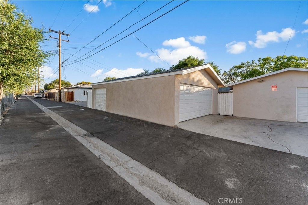 Image 14 of property listing at 44636 Cedar Avenue, Lancaster, CA 93534