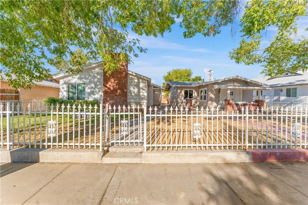 Image 2 of property listing at 44636 Cedar Avenue, Lancaster, CA 93534