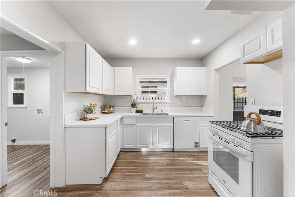 Image 24 of property listing at 44636 Cedar Avenue, Lancaster, CA 93534