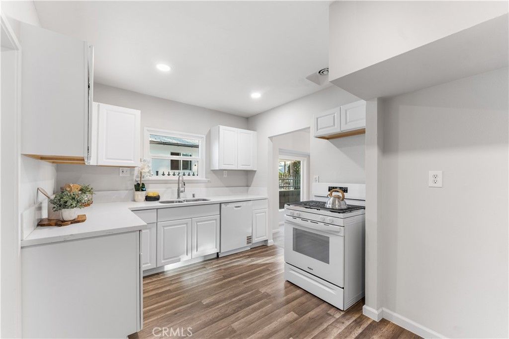 Image 25 of property listing at 44636 Cedar Avenue, Lancaster, CA 93534