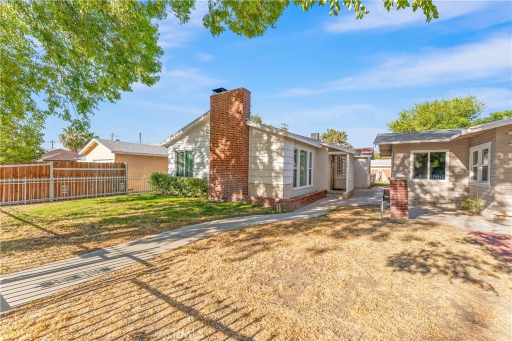 Image 4 of property listing at 44636 Cedar Avenue, Lancaster, CA 93534