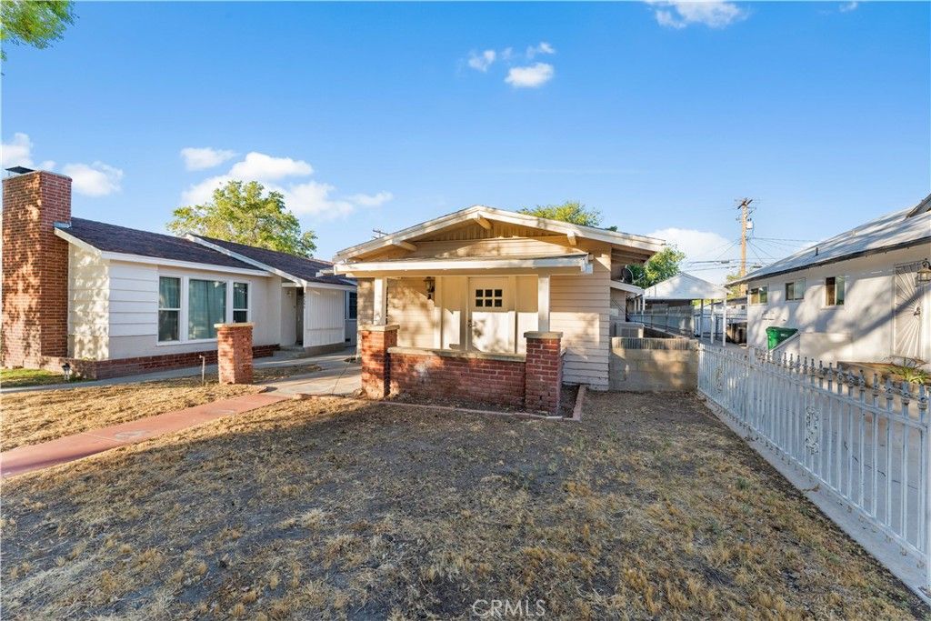 Image 7 of property listing at 44636 Cedar Avenue, Lancaster, CA 93534