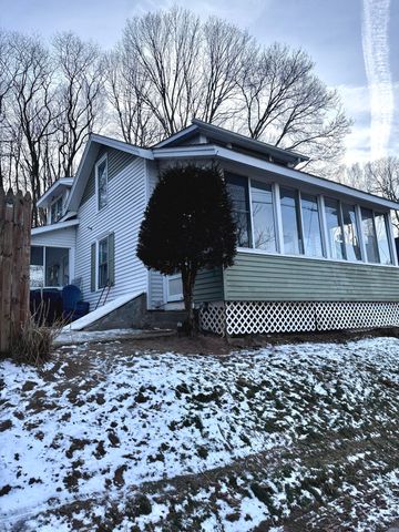 17 Spruce Street, Vernon, CT 06066