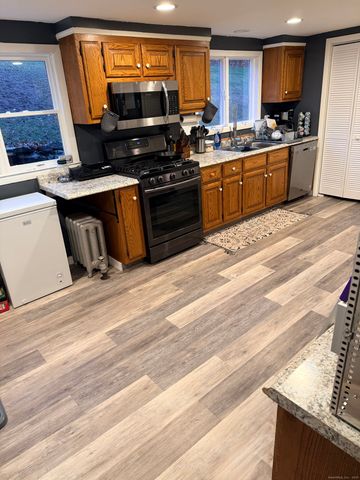 17 Spruce Street, Vernon, CT 06066