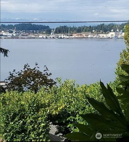 329 Perry Avenue N, Port Orchard, WA 98366