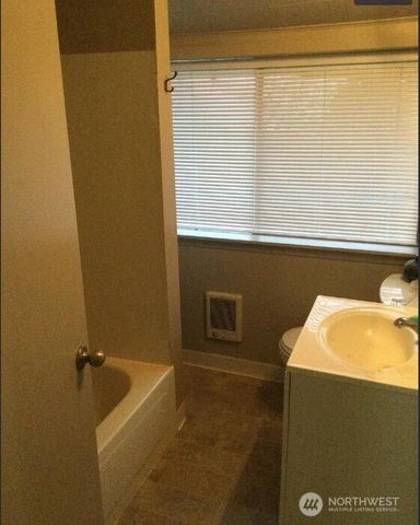 329 Perry Avenue N, Port Orchard, WA 98366