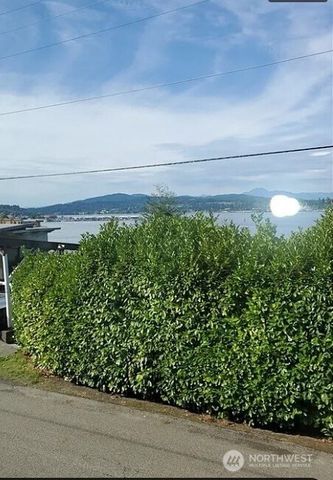 329 Perry Avenue N, Port Orchard, WA 98366