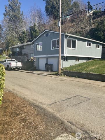 329 Perry Avenue N, Port Orchard, WA 98366