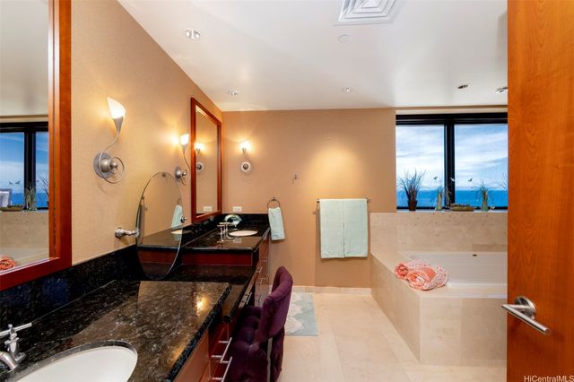 600 Queen Street 4302, Honolulu, HI 96813
