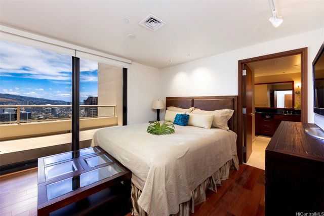 600 Queen Street 4302, Honolulu, HI 96813