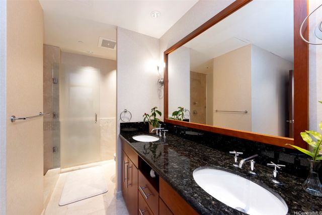 600 Queen Street 4302, Honolulu, HI 96813
