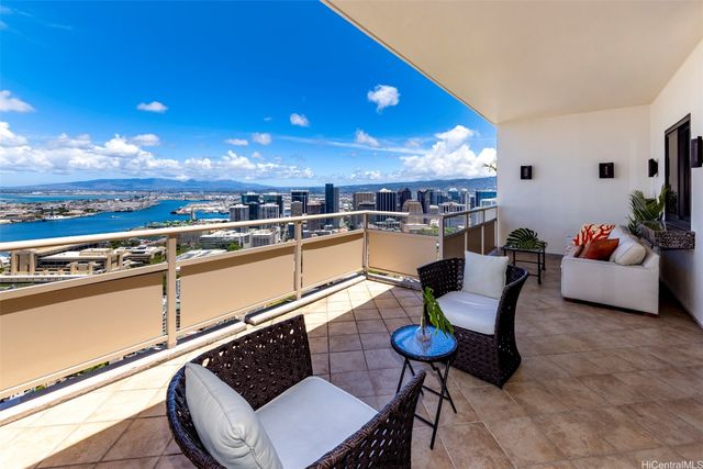600 Queen Street 4302, Honolulu, HI 96813