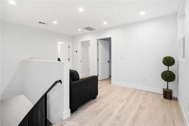 18060 Oxnard Street, Encino, CA 91316