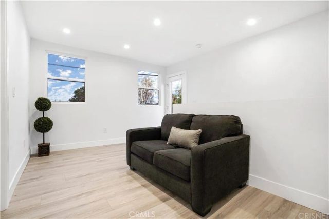 18060 Oxnard Street, Encino, CA 91316