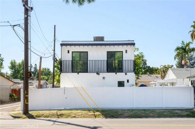 18060 Oxnard Street, Encino, CA 91316