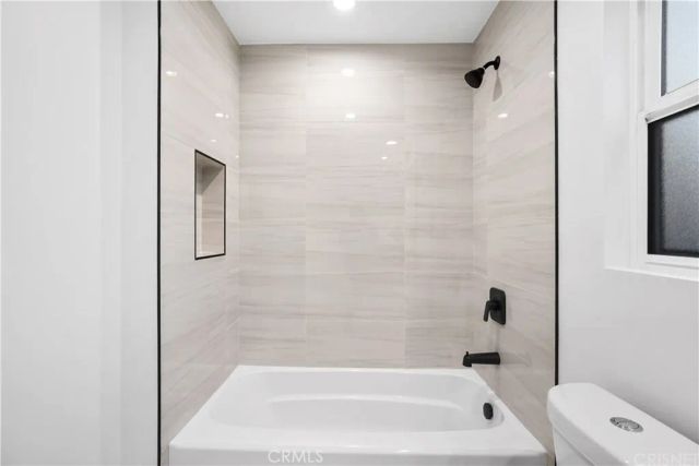 18060 Oxnard Street, Encino, CA 91316