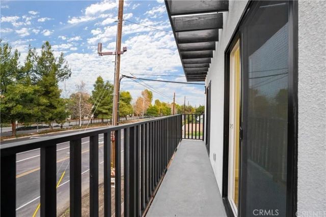 18060 Oxnard Street, Encino, CA 91316