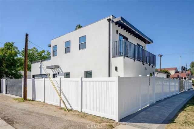 18060 Oxnard Street, Encino, CA 91316