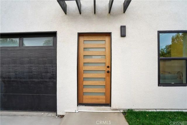 18060 Oxnard Street, Encino, CA 91316