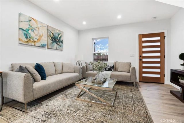 18060 Oxnard Street, Encino, CA 91316
