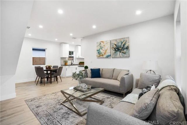 18060 Oxnard Street, Encino, CA 91316