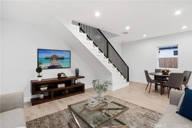 18060 Oxnard Street, Encino, CA 91316